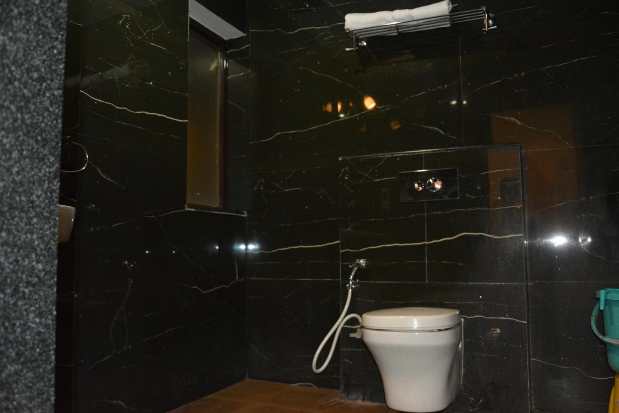 The Grand Neelam Hotel Raipur  Exterior photo
